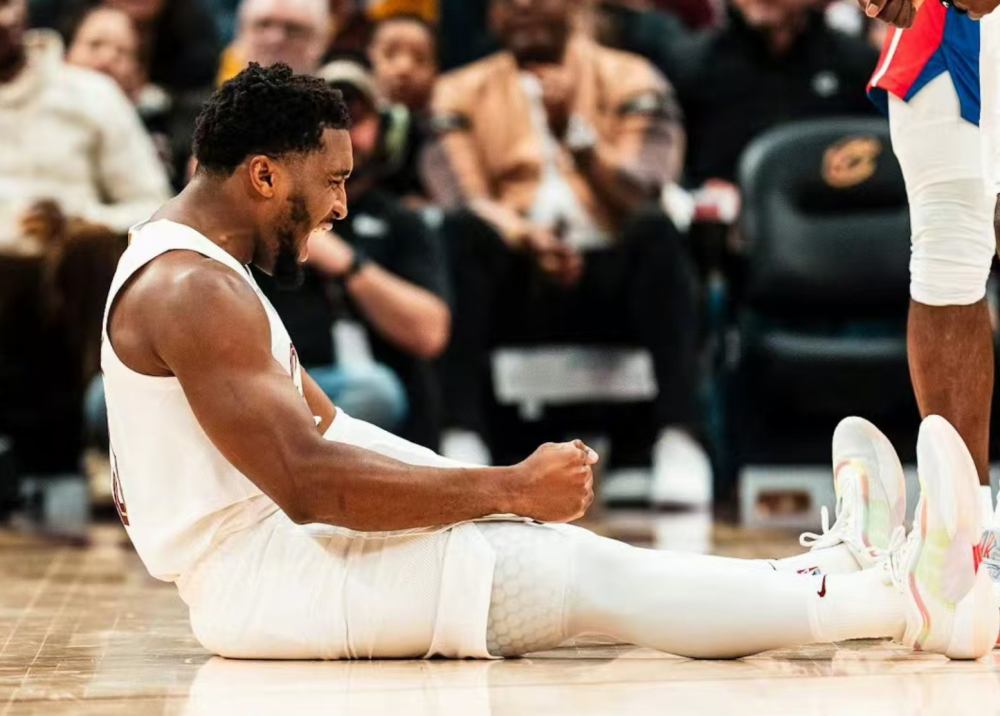 浙江队翻盘骑士,米切尔点燃赛场 浙江队翻盘骑士,米切尔点燃赛场