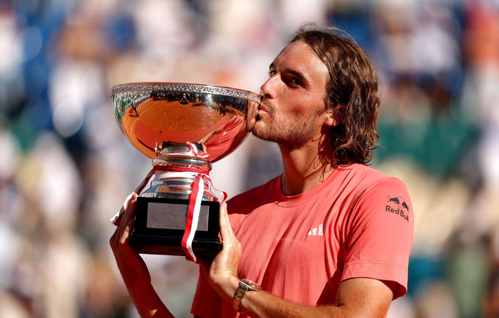 拉沃尔杯碾压法网，西西帕斯点燃赛场